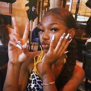 Meet your Posher, Desiree